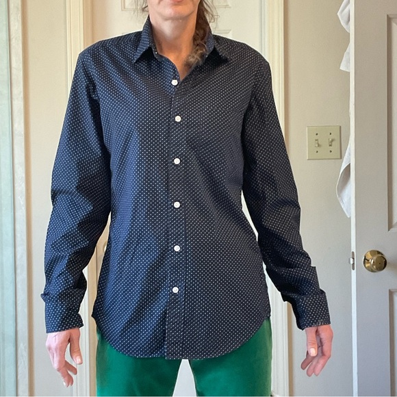 J Crew 100% Cotton Shirt, Men’s Shirt but look how good it looks on a lady! Sz M - Picture 11 of 12